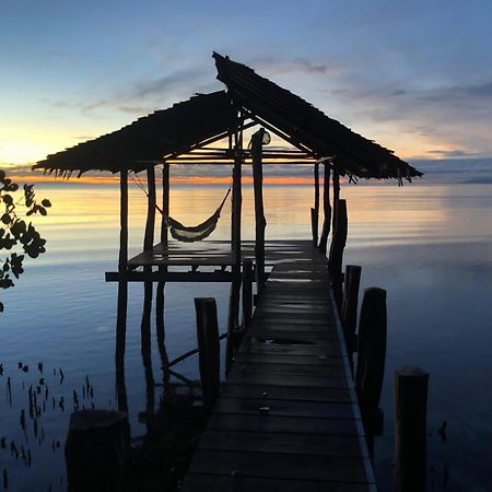 Villa Luzo & Tours Saonek المظهر الخارجي الصورة