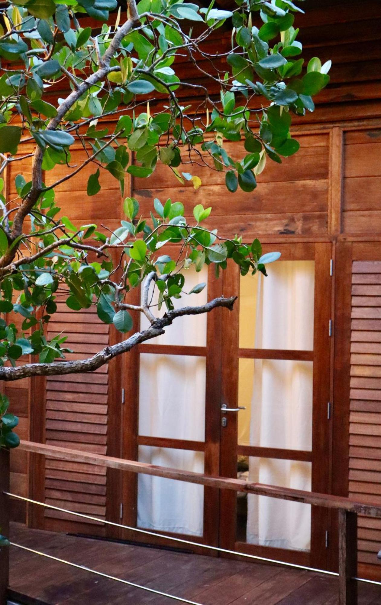 Villa Luzo & Tours Saonek المظهر الخارجي الصورة