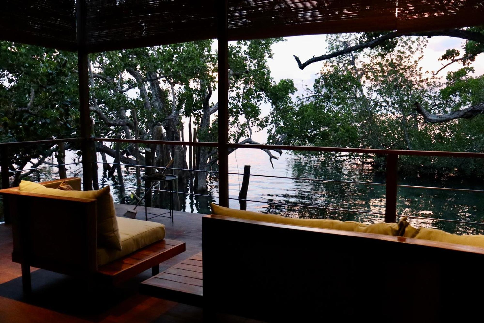 Villa Luzo & Tours Saonek المظهر الخارجي الصورة