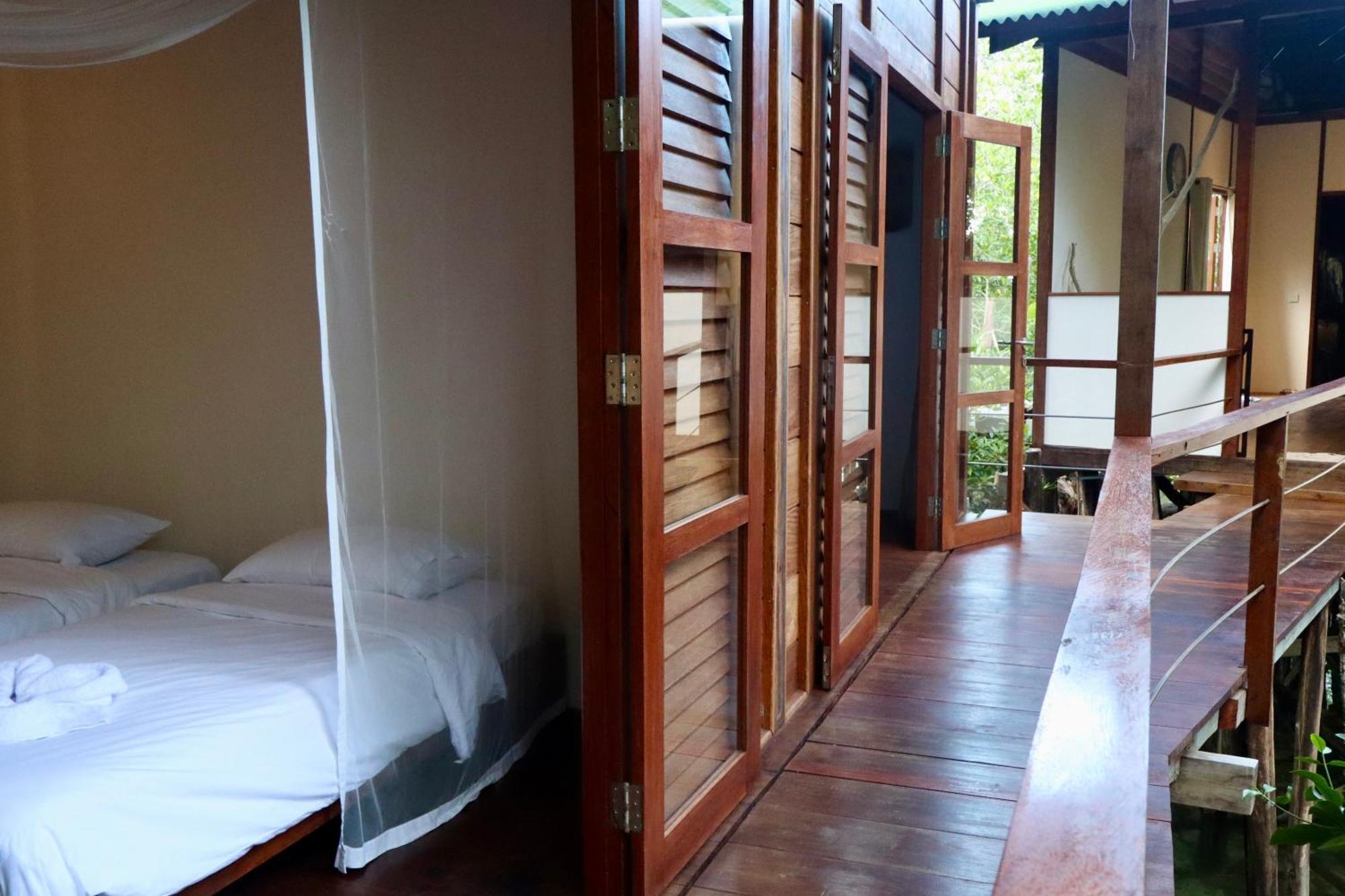 Villa Luzo & Tours Saonek المظهر الخارجي الصورة