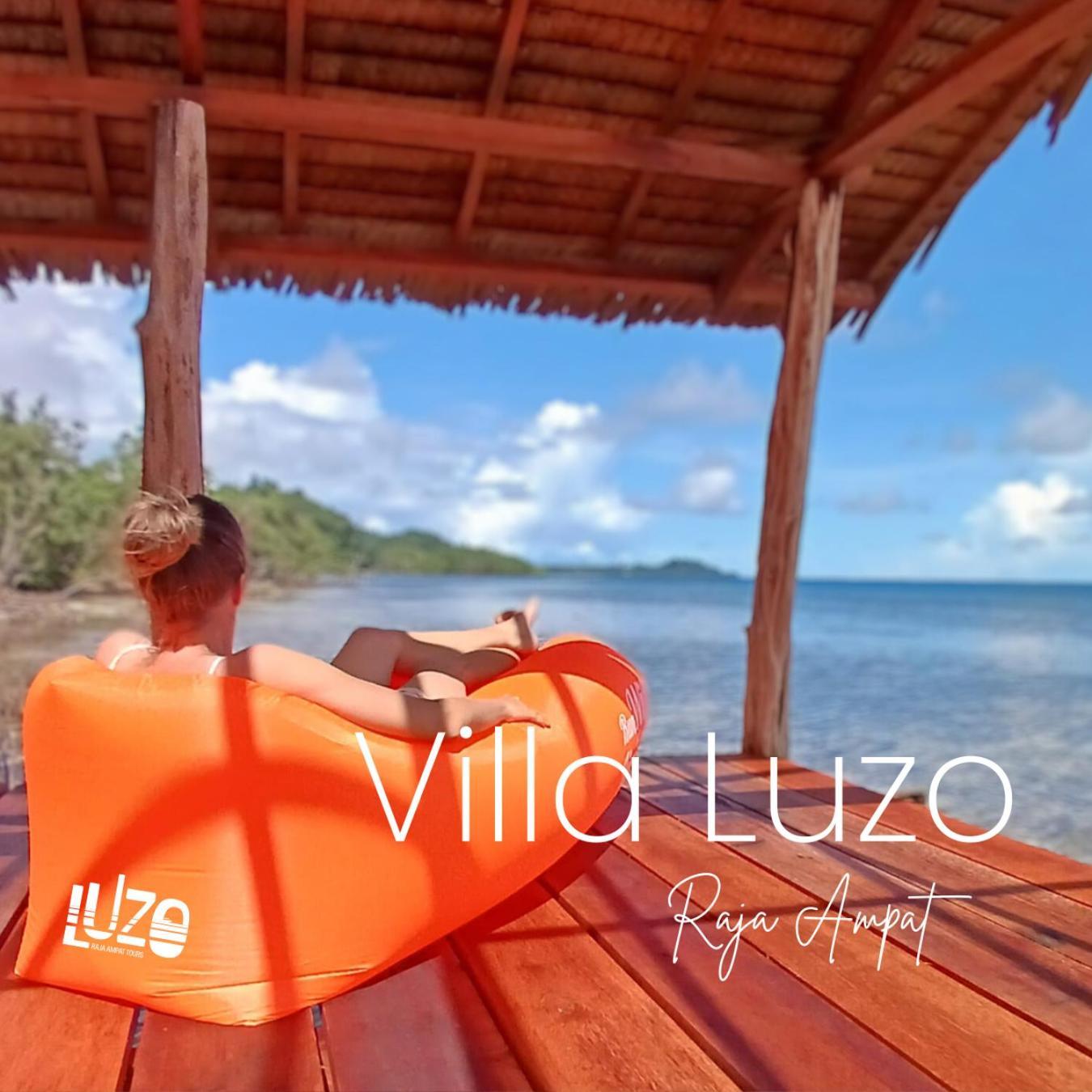 Villa Luzo & Tours Saonek المظهر الخارجي الصورة