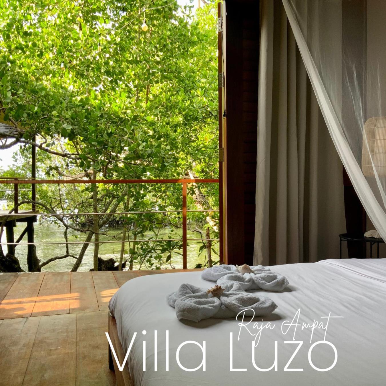 Villa Luzo & Tours Saonek المظهر الخارجي الصورة